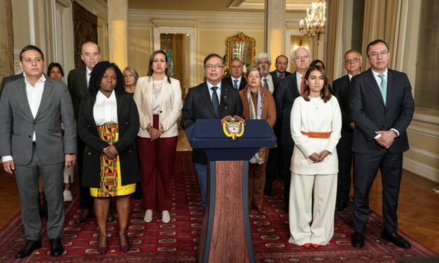 Ministro del Interior pide renuncia de todo el gabinete del gobierno colombiano