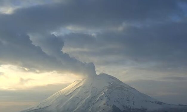 ¡Impresionante! Volcán Popocatépetl amanece cubierto de nieve