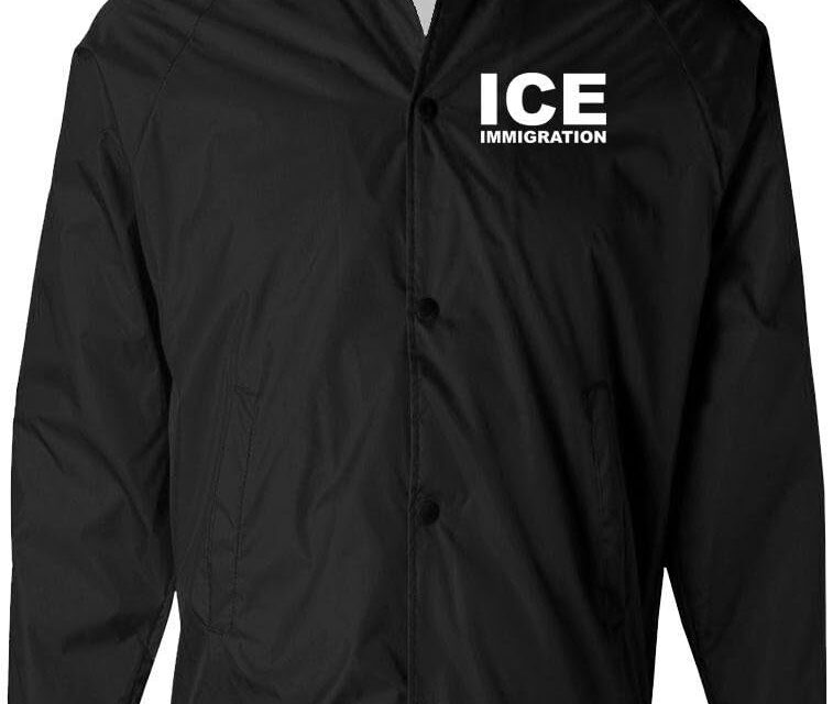 Chamarras y gorras de ICE se venden indiscriminadamente en EE. UU.