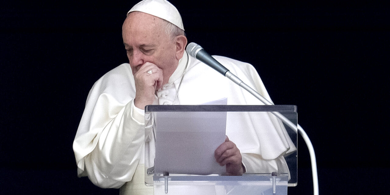 El Papa Francisco fue hospitalizado para tratar su bronquitis