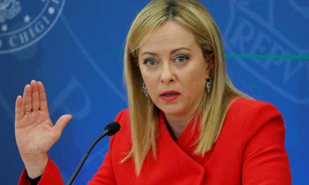 Italia podría emitir pulseras electrónicas para cada inmigrante ilegal