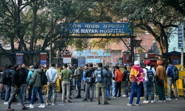 Estampida humana en estación de trenes deja al menos 18 muertos y 15 heridos en India