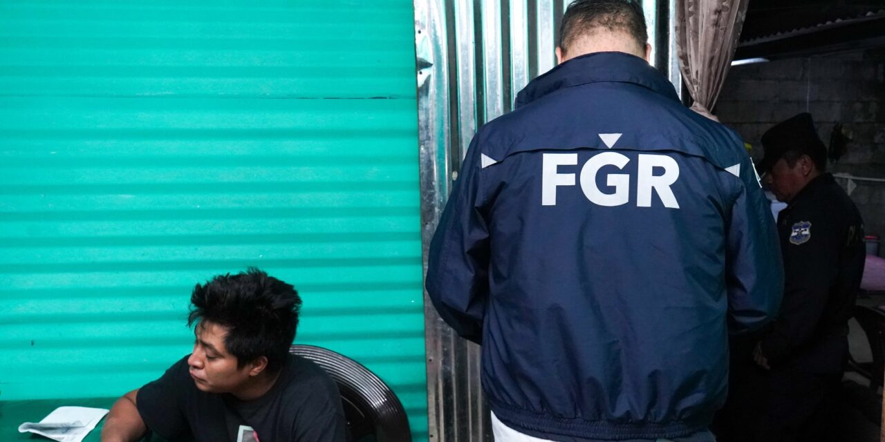 Fiscalía salvadoreña ordena la detención de decenas de pandilleros de la MS 13