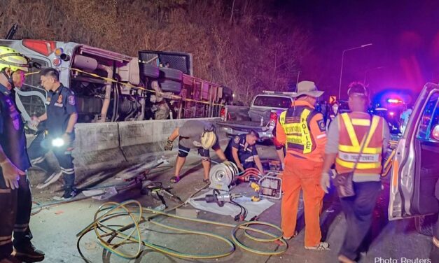 18 muertos en percance vial en Tailandia