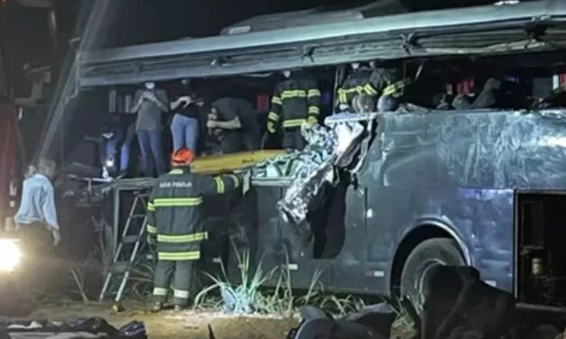 Accidente de tránsito deja al menos 12 estudiantes muertos en Brasil