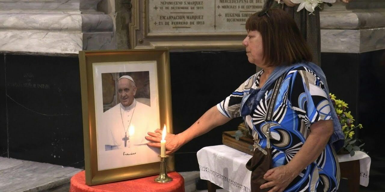 Argentinos piden sanidad por el papa Francisco