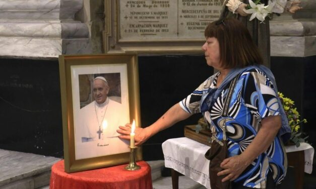 Argentinos piden sanidad por el papa Francisco