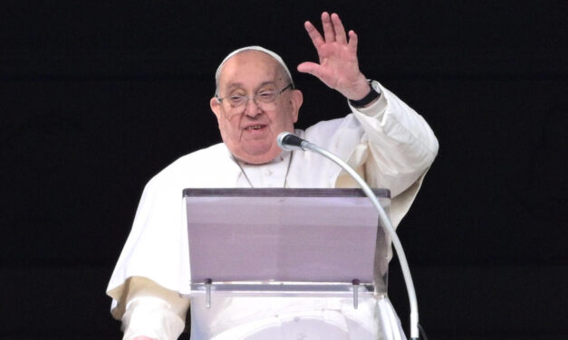 El Papa Francisco reaparecerá en público este domingo tras hospitalización.
