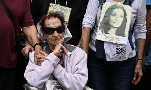 Marcha para conmemorar los 49 años del golpe de Estado en Argentina