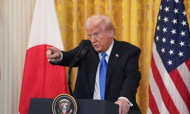 Trump advierte un “infierno” para Hamas si no libera a los rehenes inmediatamente.