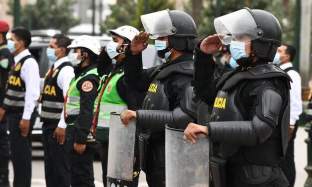 Gobierno peruano propone el servicio militar y policial obligatorio