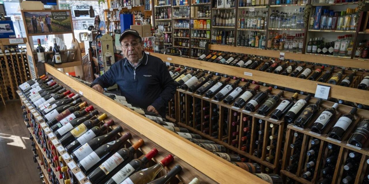 Trump amenazó a la UE con aplicarles aranceles de 200% al vino, el champán y otras bebidas alcohólicas