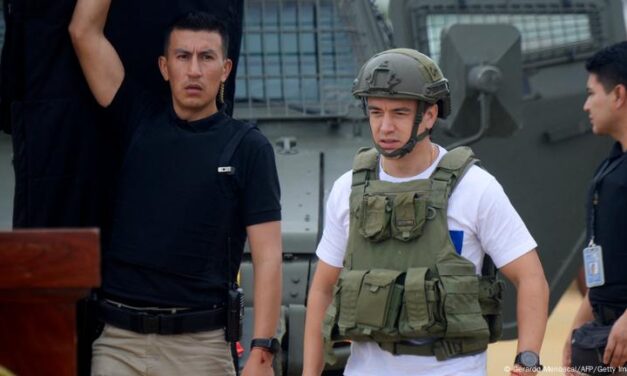 Presidente Noboa indulta a policías y militares en guerra contra el crimen