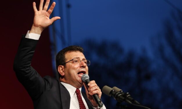 La justicia de Turquía envía a prisión al alcalde de Estambul, principal opositor a Erdogan.