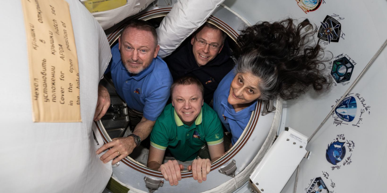 Astronautas regresan a la Tierra tras larga estancia en la Estación Espacial Internacional.