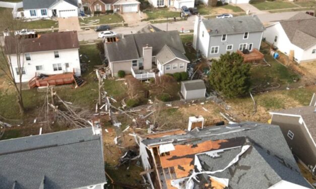 Tornados azotan el sur de EE.UU. y dejan al menos 35 muertos