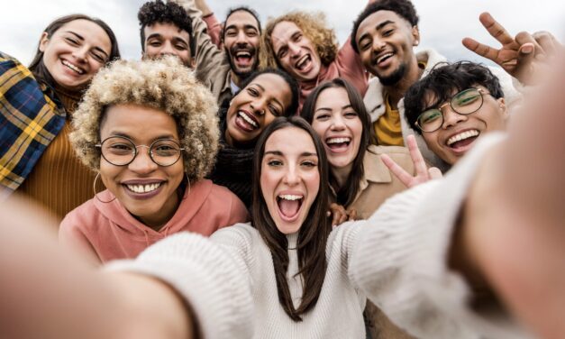 Día Internacional de la Felicidad: Más allá del éxito y el dinero