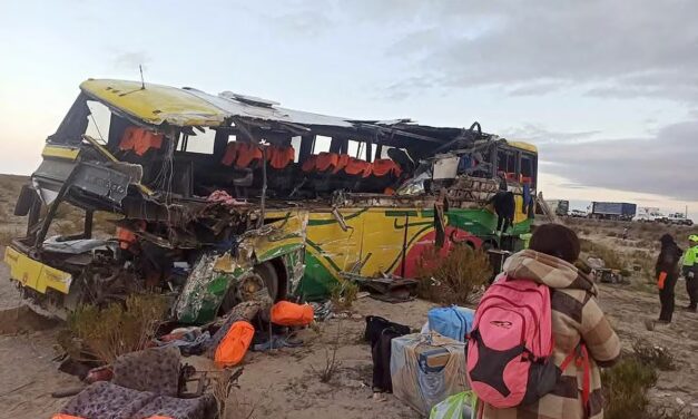 37 muertos tras choque de dos autobuses en Bolivia