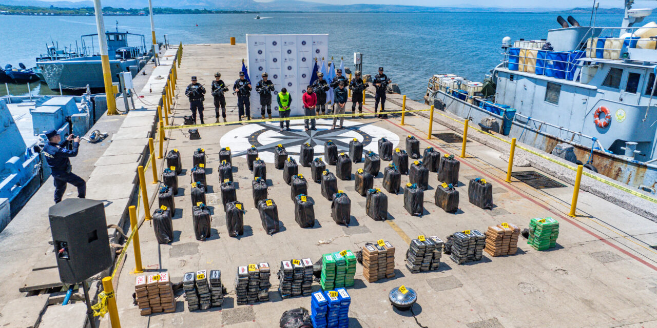 Presentan droga incautada en El Salvador