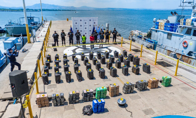 Presentan droga incautada en El Salvador