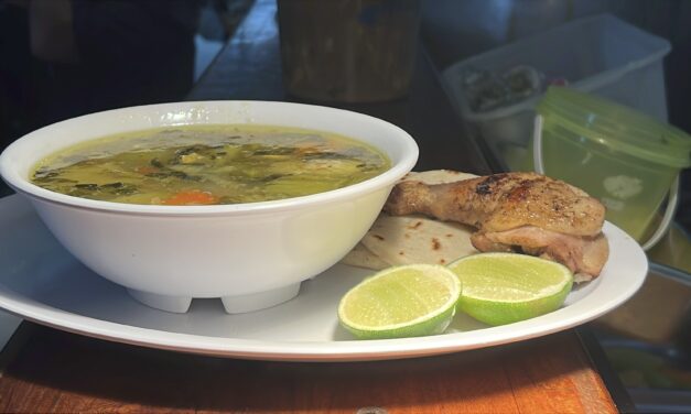 La sopa de gallina india salvadoreña conquista el mundo como una las mejores sopas del planeta