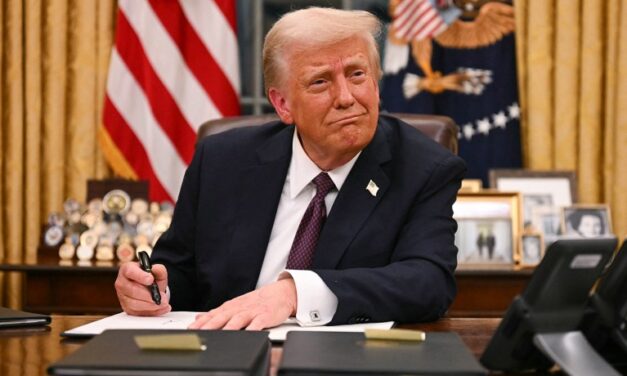 Trump asegura haber aprobado prueba cognitiva tras su chequeo médico anual