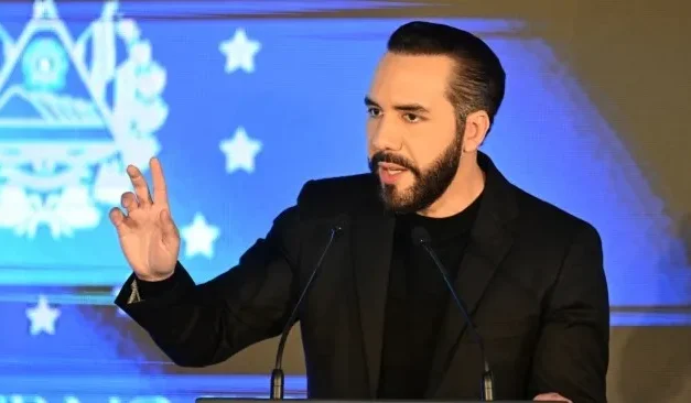 Nayib Bukele sostiene que solo en América Latina los cárteles controlan los gobiernos.