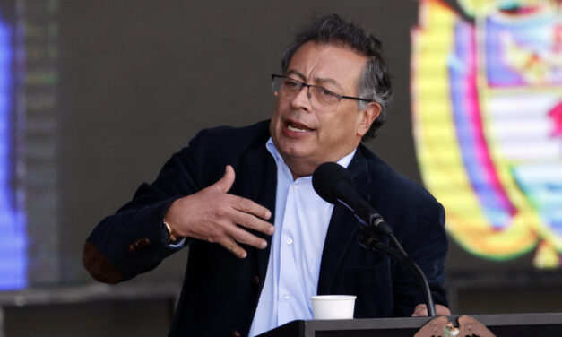 Pese a las investigaciones en su contra, Senado autoriza a Petro a salir de Colombia durante un año
