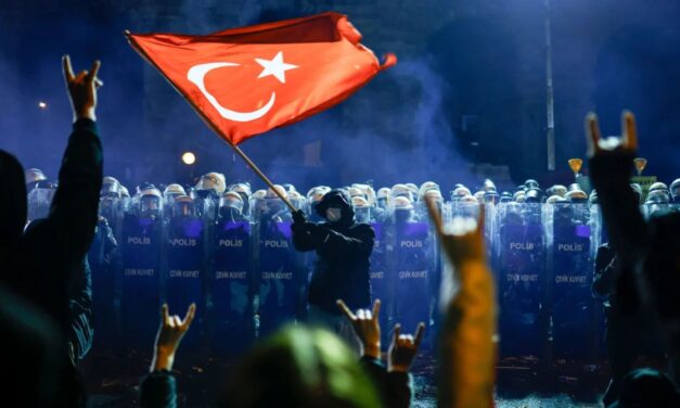Más de 1,000 personas detenidas tras protestas en Estambul, Turquía