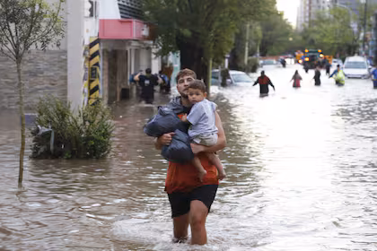 10 muertos a causa de las lluvias en Bahía Blanca, Argentina