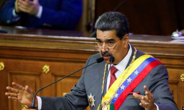 Maduro eleva bonificaciones a trabajadores, pero mantiene congelado el salario mínimo