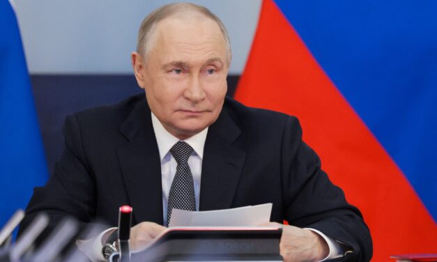 Putin ofrece tregua pascual mientras Ucrania denuncia ataques continuos