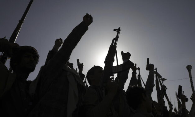 India y Pakistán toman medidas extremas y crecen las amenazas de una acción militar