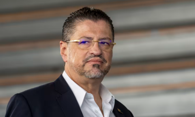 Fiscalía acusa por concusión al presidente de Costa Rica 