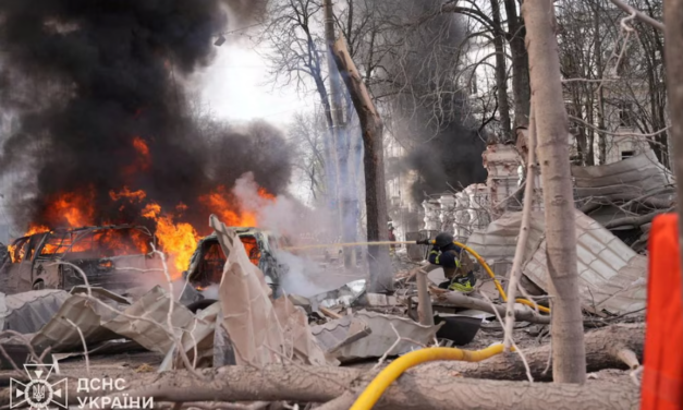 Ataque ruso en Ucrania deja 32 muertos durante celebración religiosa