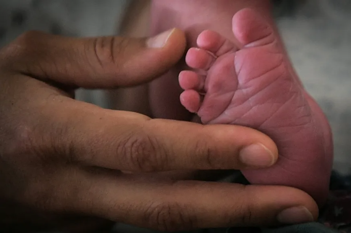 Una madre detenida por la venta de su hija recién nacida en España