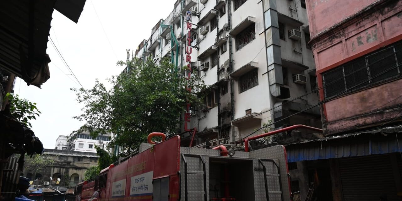 Al menos 15 muertos tras incendio en hotel de India