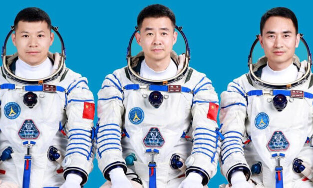 China envió astronautas a su estación espacial