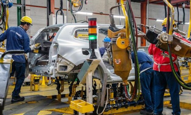 Trump ofrece alivio arancelario temporal a fabricantes de autos para impulsar producción nacional