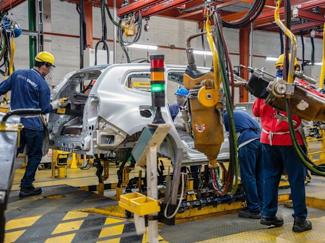 Trump ofrece alivio arancelario temporal a fabricantes de autos para impulsar producción nacional