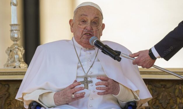 Papa Francisco sorprende en San Pedro y mantiene viva la esperanza de asistir a la misa de Pascua