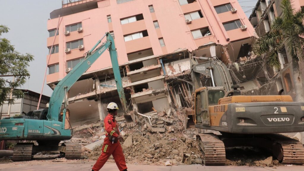 Aumenta a más de 3,000 el número de muertos tras terremoto en Myanmar