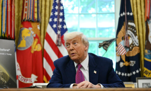 Trump celebró la reactivación de sus aranceles y criticó a los jueces que fallaron en su contra