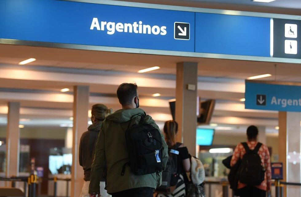 Argentina endurece su política migratoria