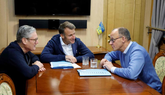 Macron y Merz esconden algo en el tren a Kiev y quedan en un silencio incómodo