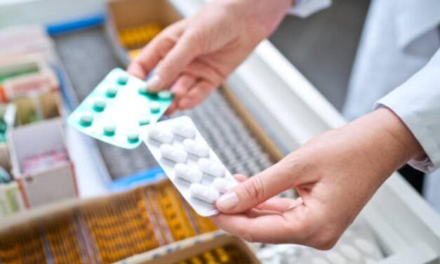 Donald Trump anuncia aranceles a productos farmacéuticos y ordena producir medicamentos en EE. UU.