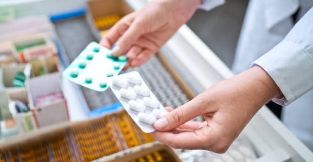 Donald Trump anuncia aranceles a productos farmacéuticos y ordena producir medicamentos en EE. UU.