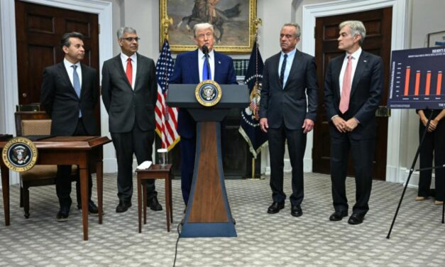 Trump anunció el lunes que firmará un decreto para bajar los precios de los medicamentos en un 59%