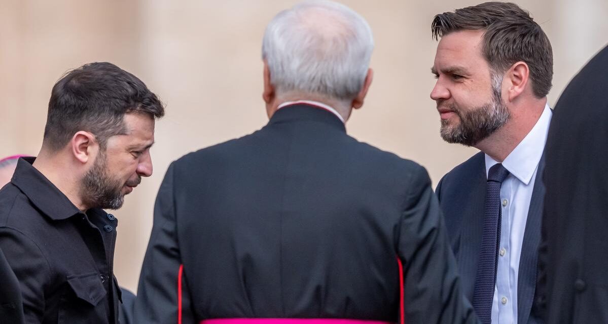 Vicepresidente de EEUU se reunió con mandatario ucraniano para abordar negociaciones con Rusia
