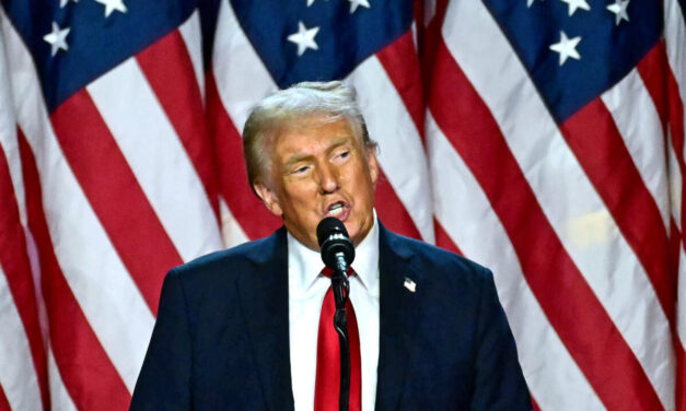 Trump promulgó ley que prohíbe “pornografía vengativa”